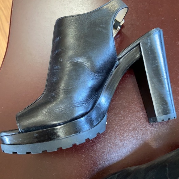 🌺Gorgeous Leather Open Toe Heels🌺 - Picture 2 of 10